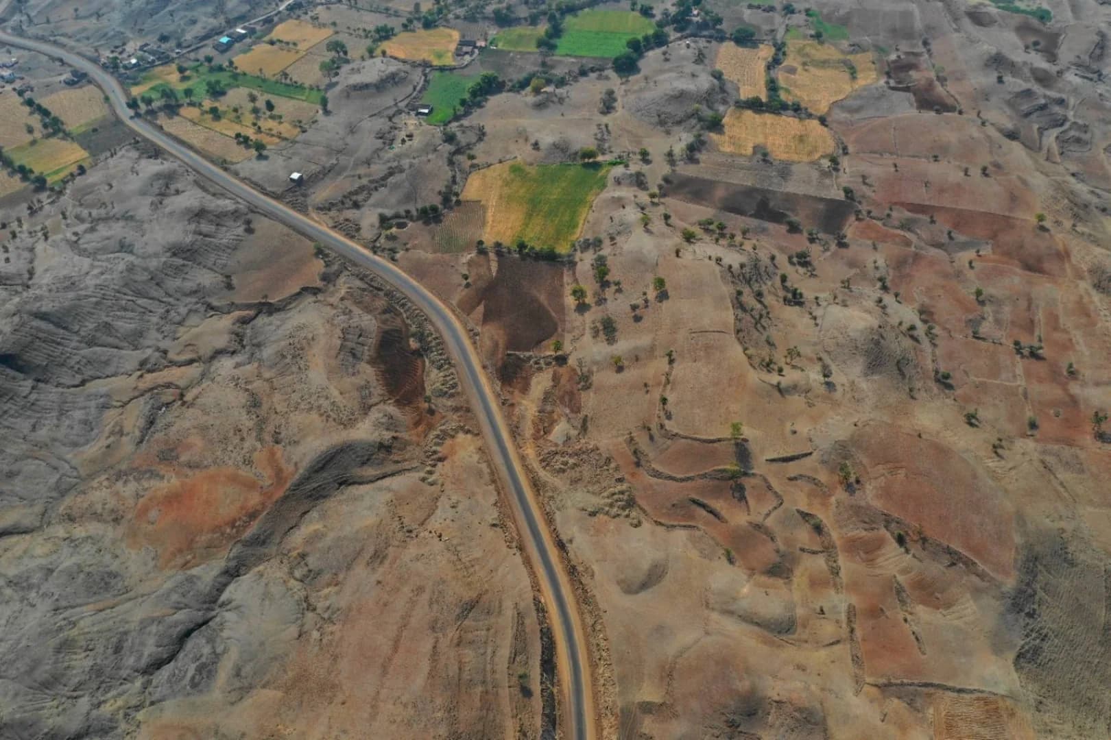 Construction of Manawar–Kalibwadi–Dhamnod Road (56 km)